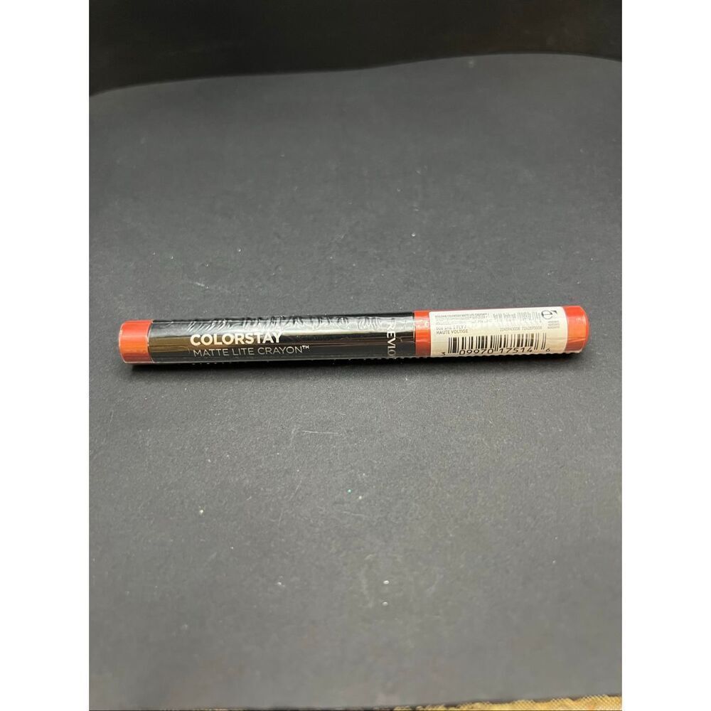 New Sealed Revlon Colorstay Matte Lite Crayon 008 She's Fly